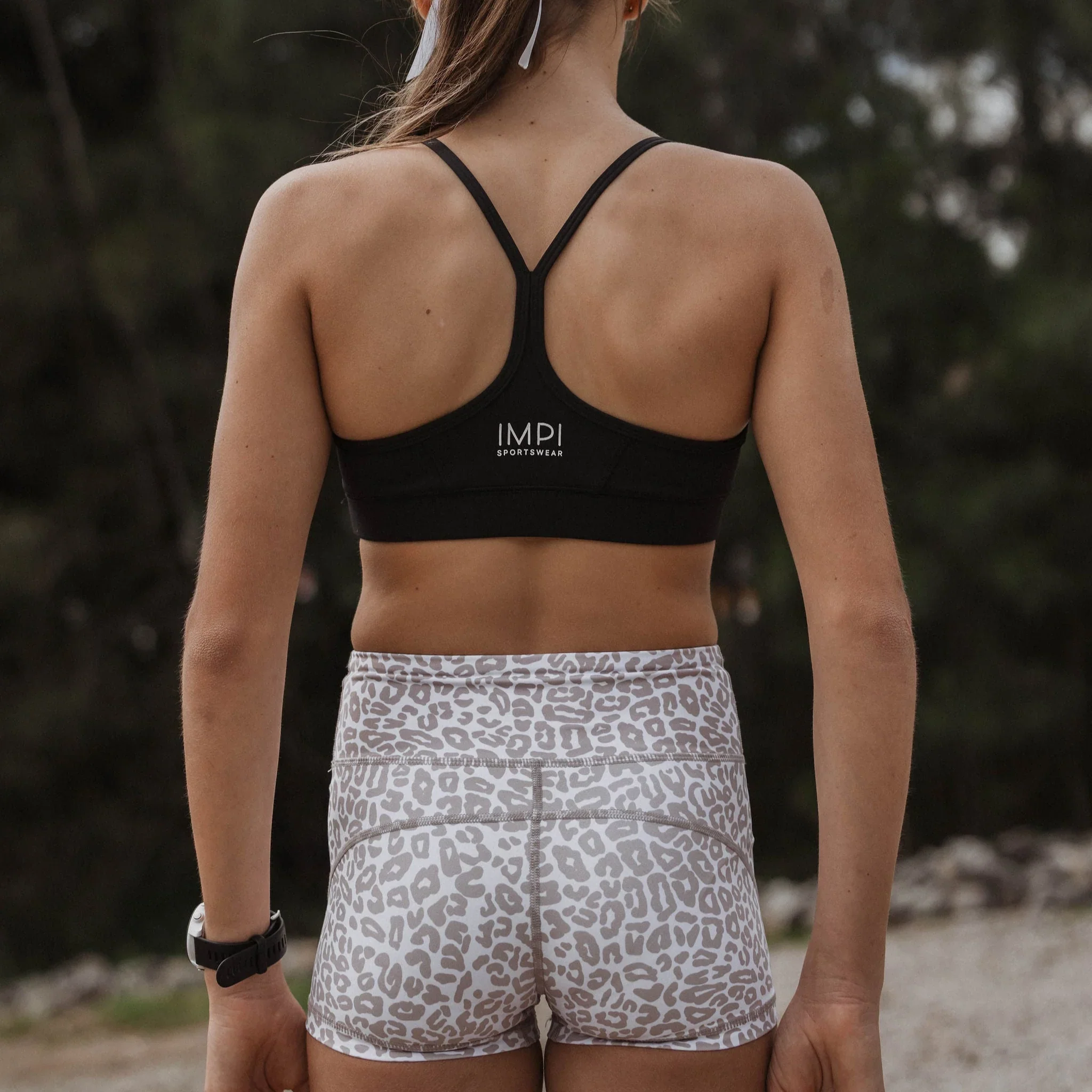 IMPI V-Neck Sports Crop - Black - Image 7